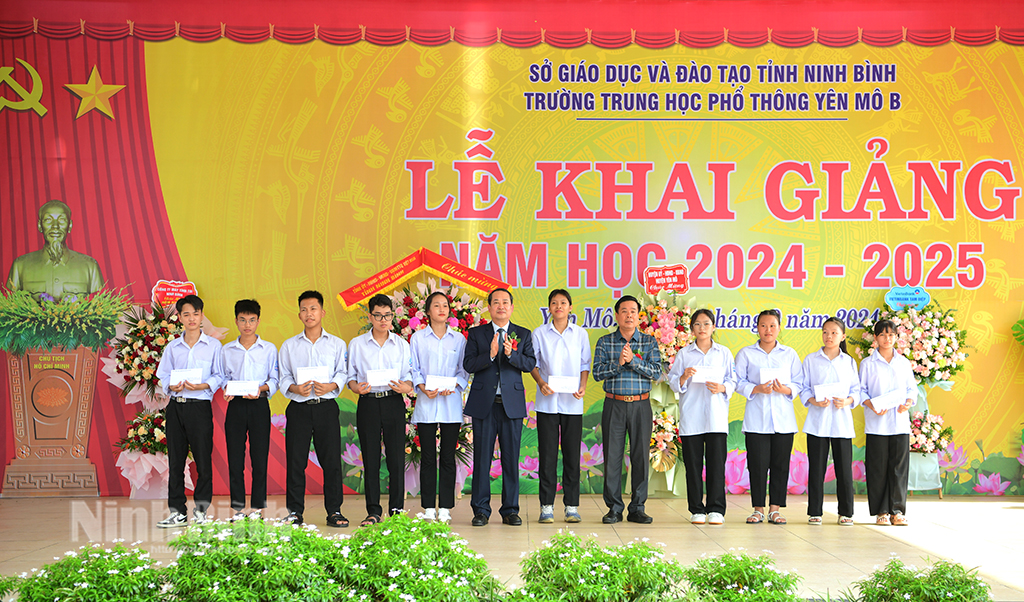 Tưng bừng khai giảng năm học mới 20242025