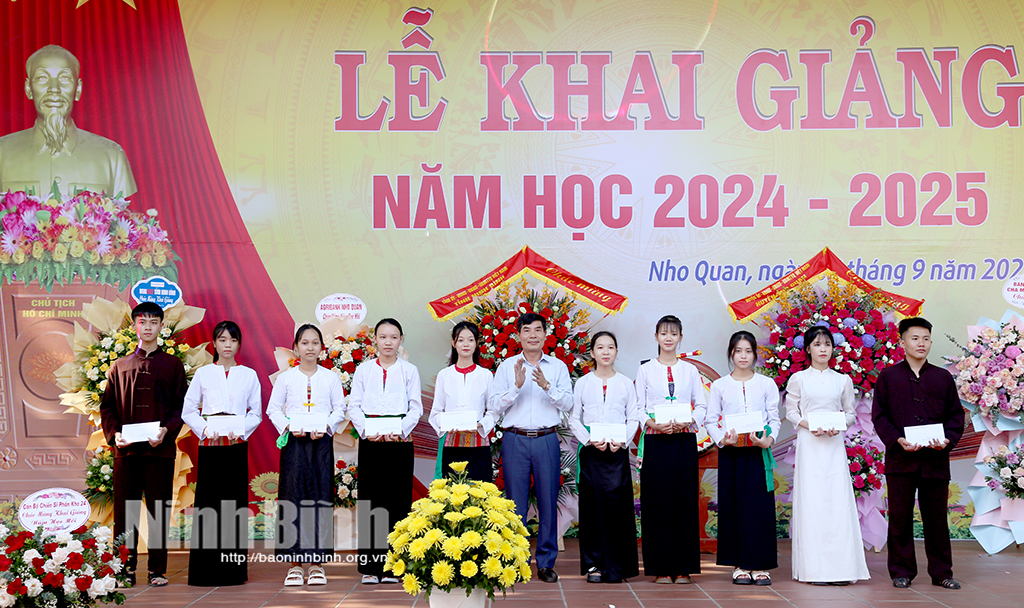 Tưng bừng khai giảng năm học mới 20242025